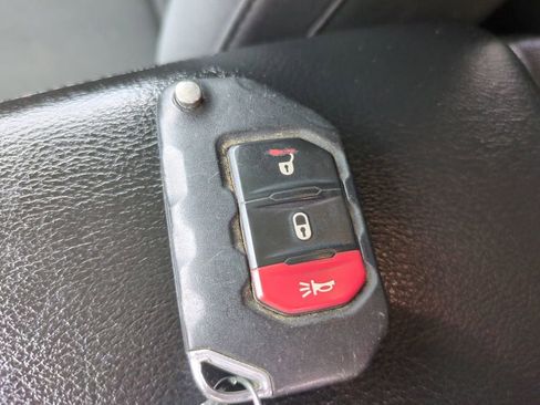 Used 2019 Jeep Wrangler Unlimited Sport S AWD/4WD image 38