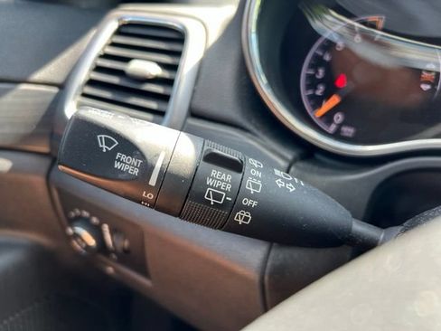 Used 2019 Jeep Grand Cherokee Laredo AWD/4WD image 23