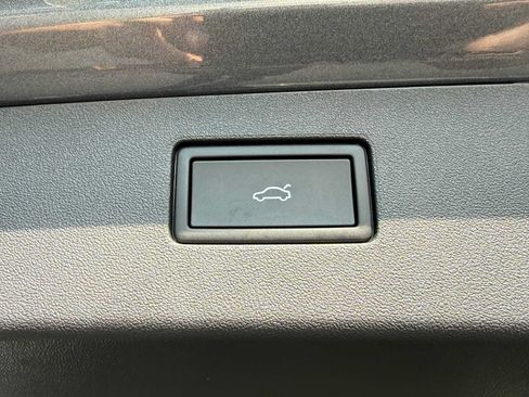 Used 2026 Volkswagen Tiguan SE w/ Panoramic Sunroof Package AWD/4WD image 33