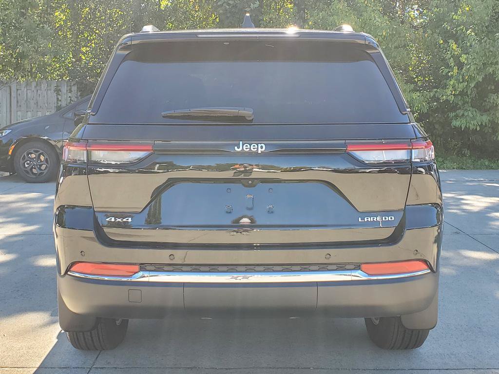 New 2026 Jeep Grand Cherokee Laredo w/ MOPAR Finishing Package AWD/4WD image 5
