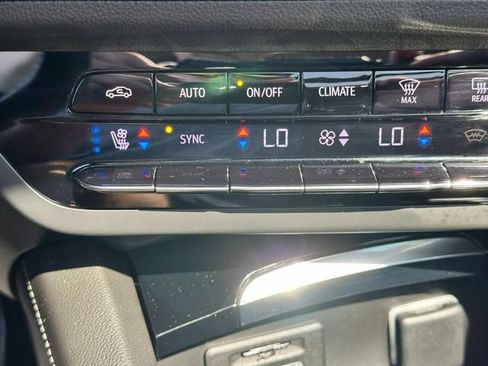 Used 2023 Buick Envision Avenir AWD/4WD image 23