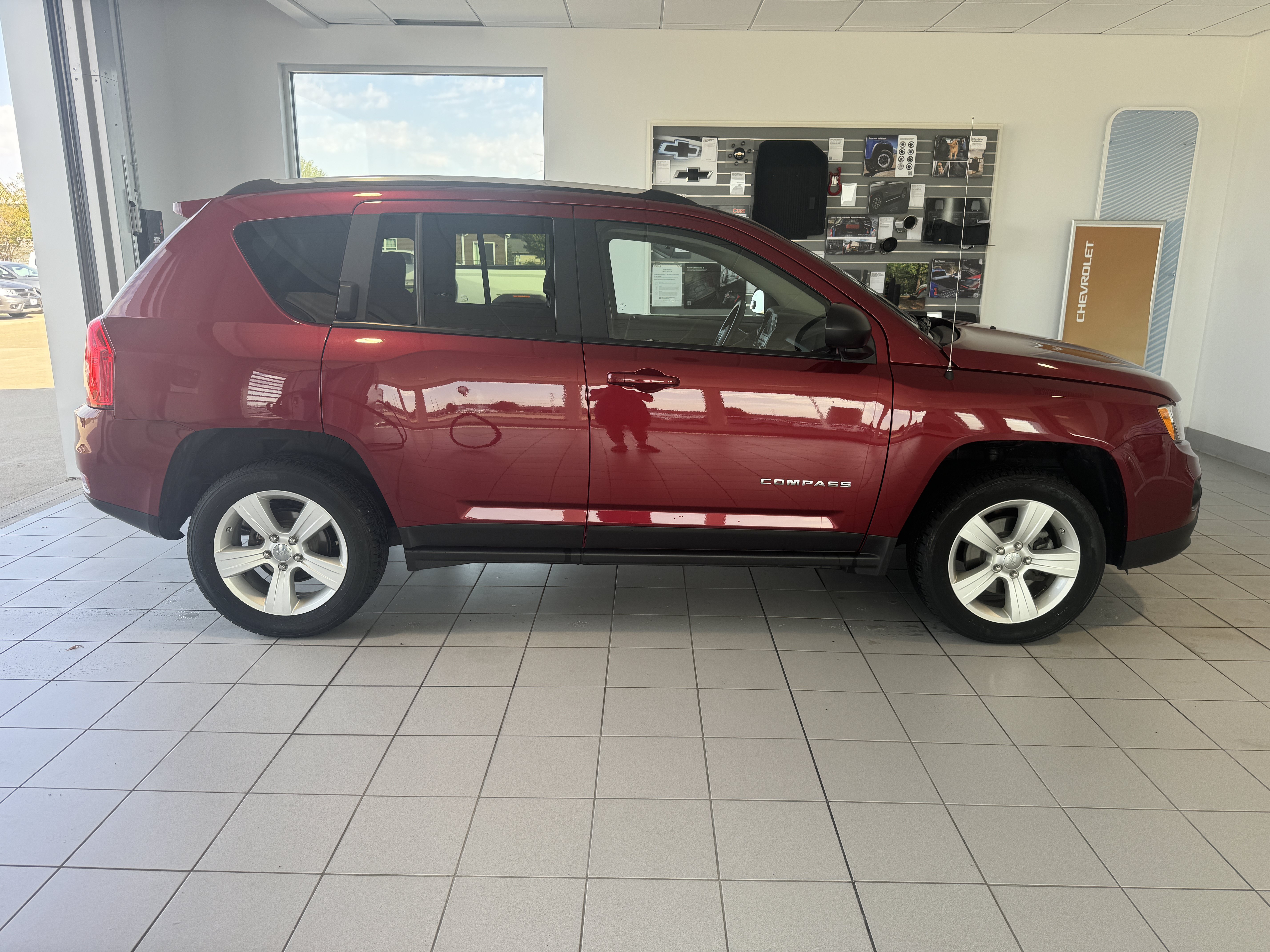 Used 2013 Jeep Compass Latitude w/ Sun/Sound Group AWD/4WD image 6