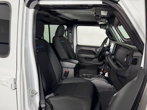 Used 2025 Jeep Wrangler Unlimited Rubicon 4xe w/ Convenience Group image 31