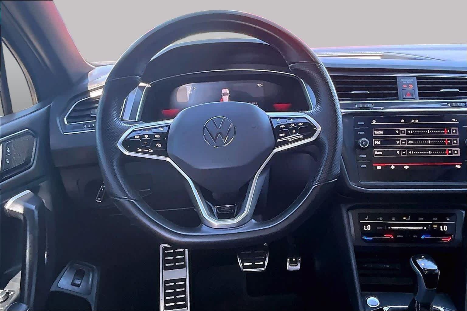 Used 2024 Volkswagen Tiguan SE R-Line FWD image 6