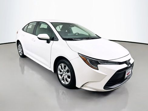 Used 2024 Toyota Corolla LE image 3