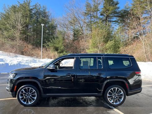 Used 2022 Jeep Wagoneer Series III w/ Premium Group I image 2