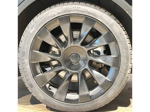 Used 2023 Tesla Model Y Long Range image 10