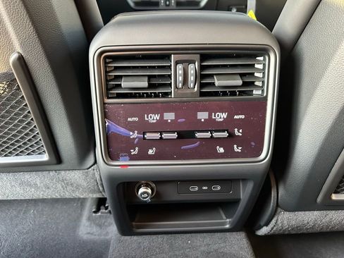 Used 2026 Porsche Cayenne E-Hybrid Coupe image 38