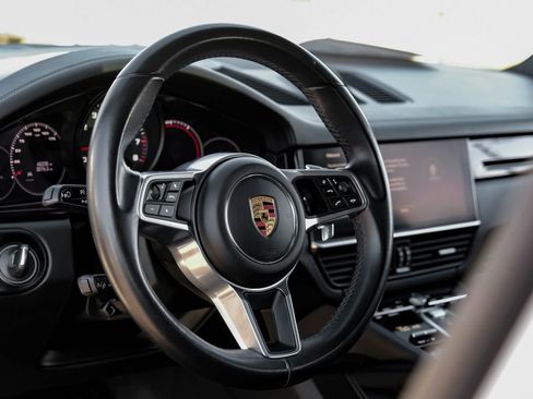 Used 2022 Porsche Cayenne image 14