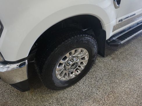 Used 2022 Ford F350 XLT w/ XLT Premium Package AWD/4WD image 2