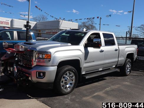 Used 2019 GMC Sierra 2500 Denali w/ Duramax Plus Package AWD/4WD image 8