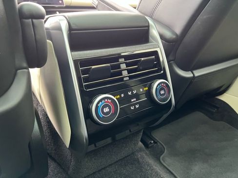 Used 2023 Land Rover Range Rover SE image 25