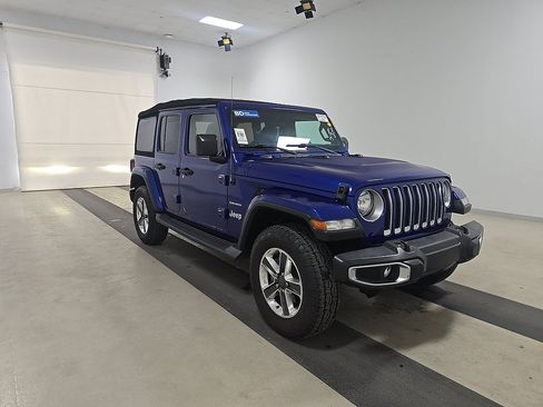 Used 2018 Jeep Wrangler Unlimited Sahara w/ Cold Weather Group AWD/4WD image 2