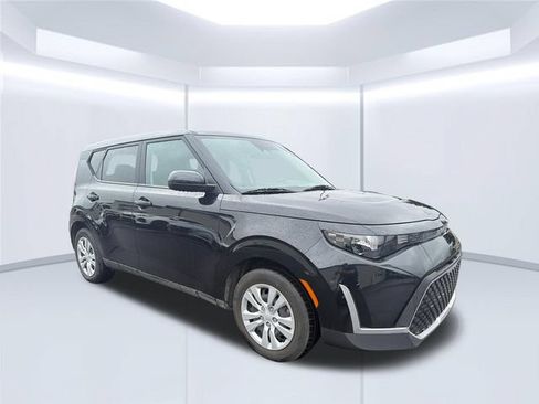 Used 2023 Kia Soul LX FWD image 9