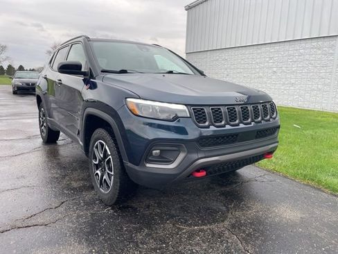 Used 2024 Jeep Compass Trailhawk w/ Trailhawk Elite Group image 1