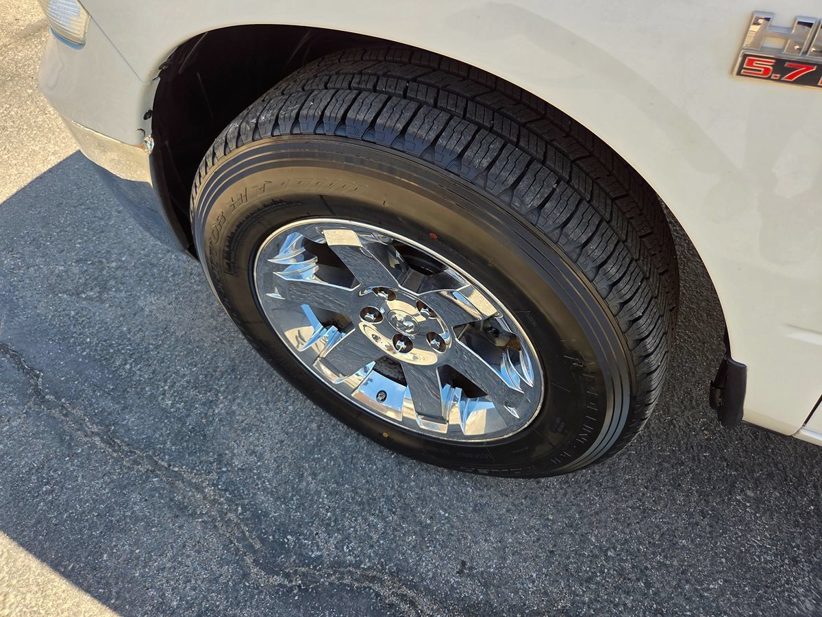 Used 2020 RAM 1500 Classic SLT w/ Luxury Group AWD/4WD image 28