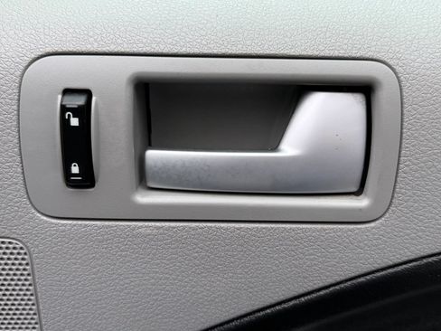 Used 2009 Ford Mustang Premium RWD image 28