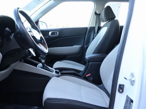 Certified 2022 Hyundai Venue SEL image 23