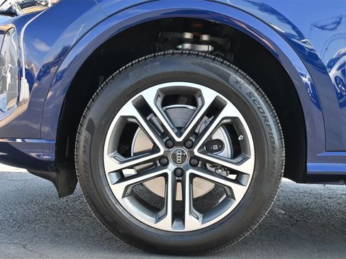 Certified 2025 Audi Q5 Premium w/ Convenience Package AWD/4WD image 27