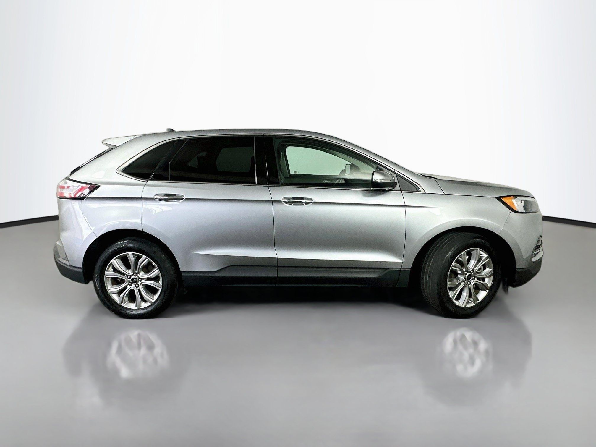 Used 2024 Ford Edge Titanium AWD/4WD image 8