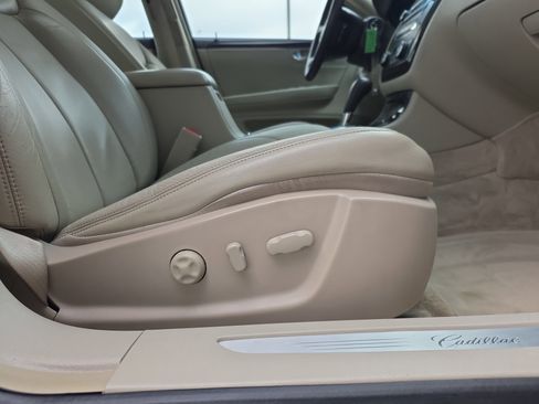 Used 2011 Cadillac DTS Luxury image 31