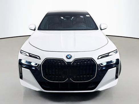 Used 2025 BMW i7 eDrive50 w/ M Sport Package image 2