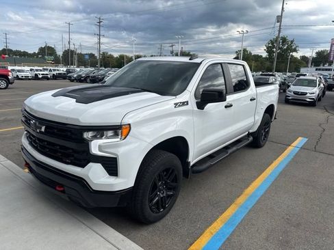 Used 2024 Chevrolet Silverado 1500 LT Trail Boss w/ Convenience Package II AWD/4WD image 3