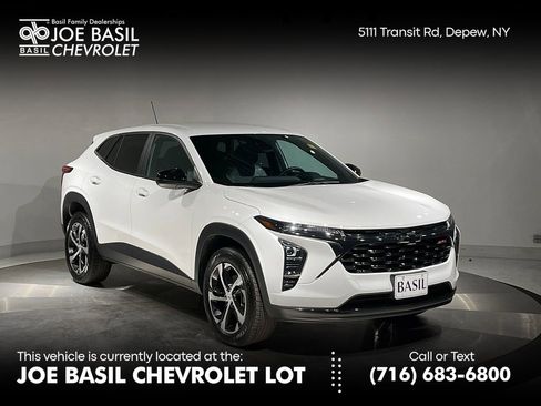 Used 2024 Chevrolet Trax RS w/ Driver Confidence Package image 1