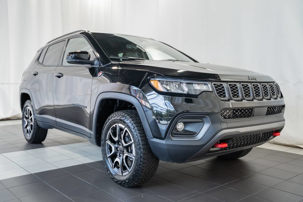 Certified 2025 Jeep Compass Trailhawk AWD/4WD image 1
