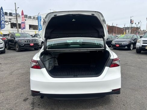 Used 2021 Toyota Camry LE FWD image 10