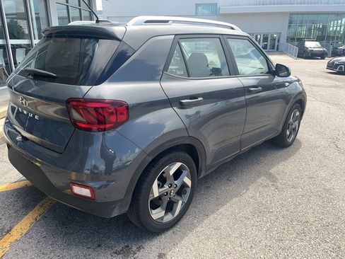 Used 2025 Hyundai Venue SEL FWD image 5