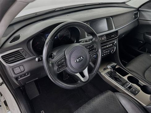 Used 2017 Kia Optima EX image 9