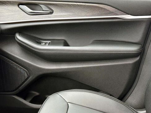 New 2025 Jeep Grand Cherokee Limited image 13