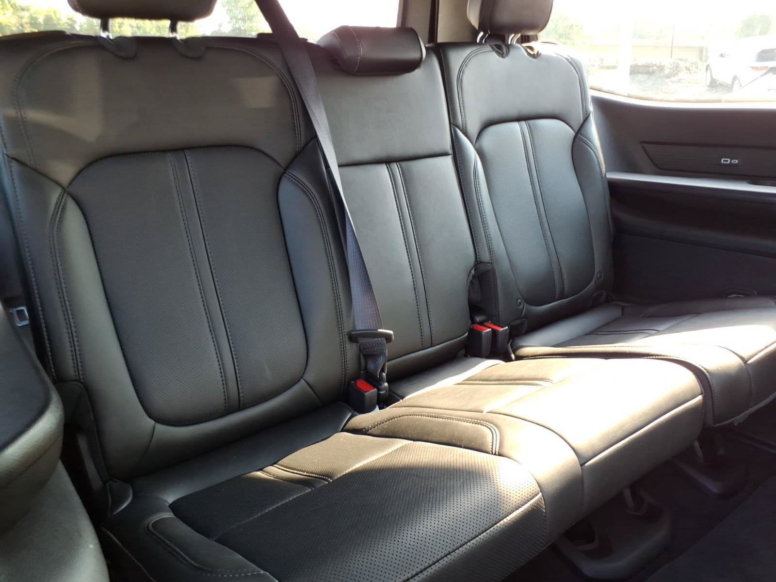 Used 2023 Jeep Wagoneer Series II AWD/4WD image 29