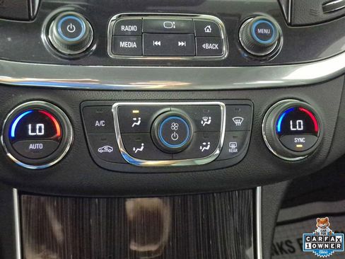 Used 2017 Chevrolet Impala LT w/ Convenience Package image 19