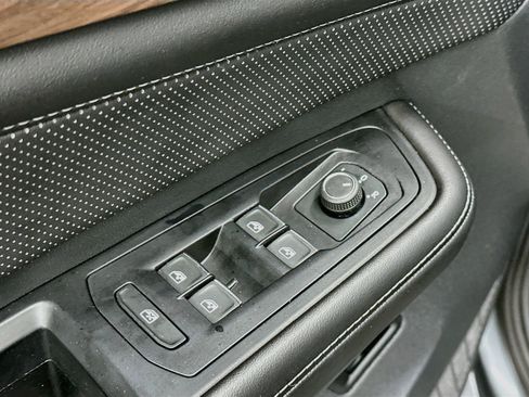 Used 2025 Volkswagen Atlas SE AWD/4WD image 15