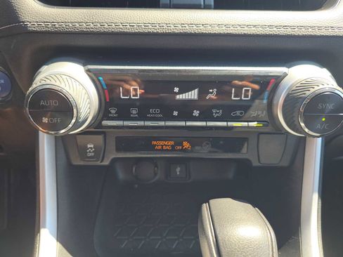 Used 2022 Toyota RAV4 XLE image 29