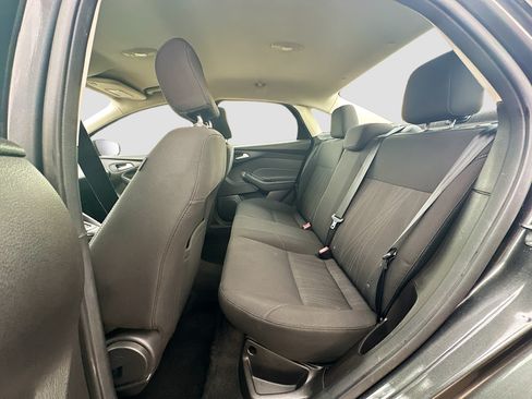 Used 2017 Ford Focus SE FWD image 25