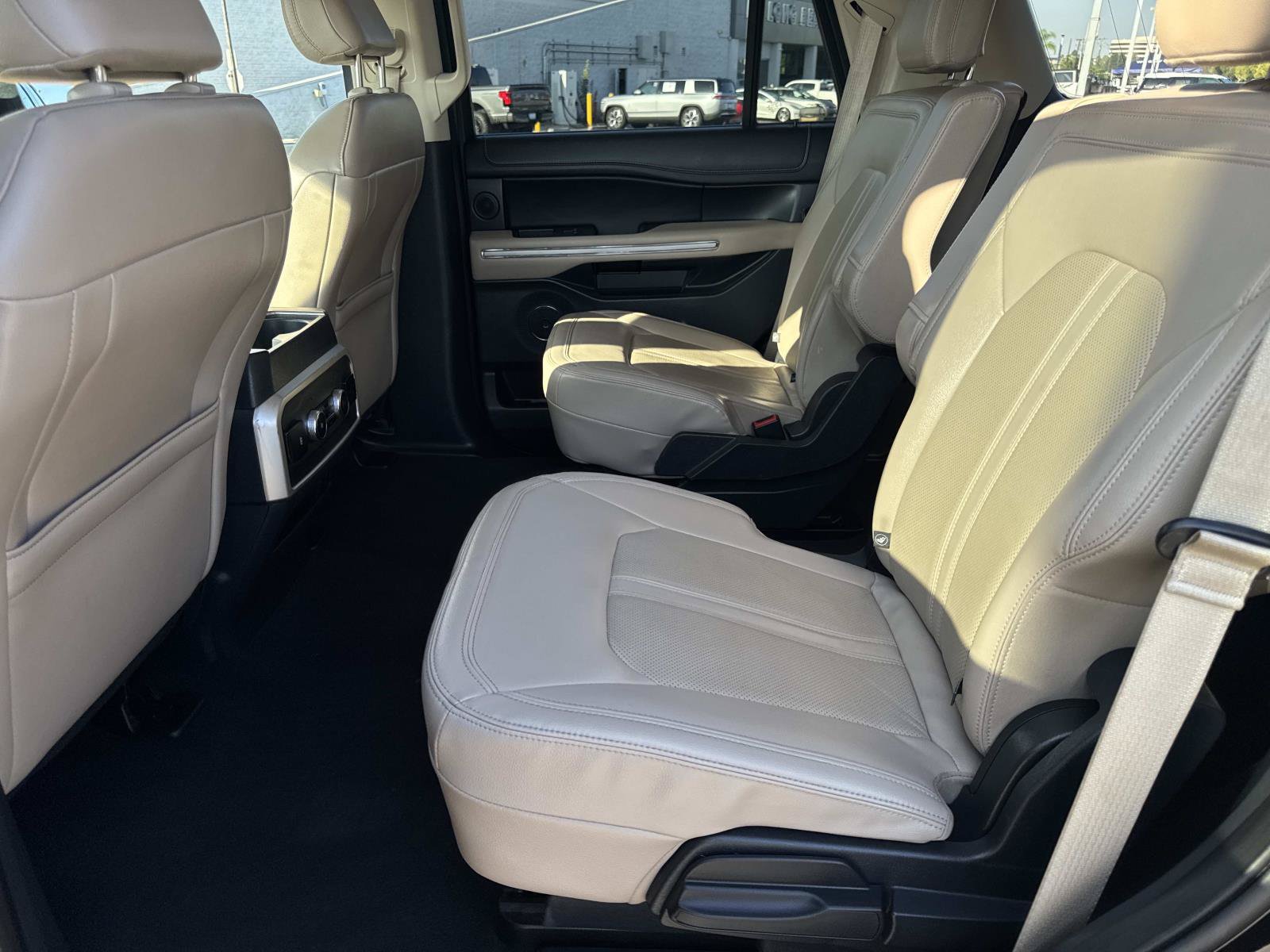 Used 2024 Ford Expedition Limited RWD image 11