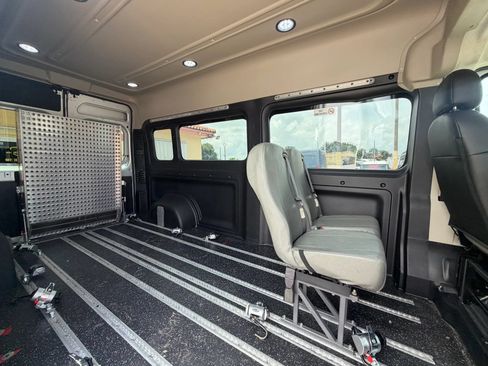 Used 2020 RAM ProMaster 2500 w/ Premium Appearance Group FWD image 9
