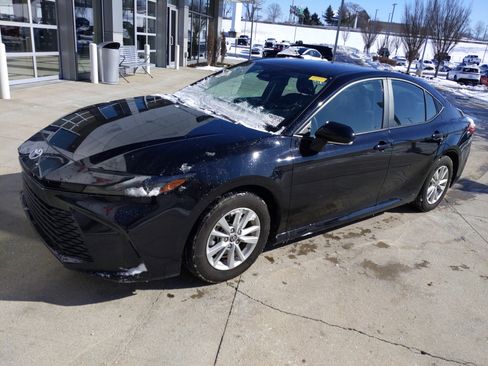 Certified 2025 Toyota Camry LE image 5