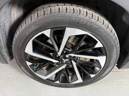 Used 2024 Mitsubishi Outlander SE image 12