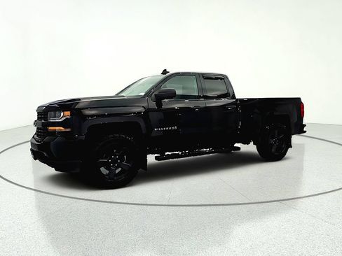 Used 2018 Chevrolet Silverado 1500 Custom w/ Custom Convenience Package AWD/4WD image 8