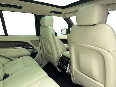 Used 2023 Land Rover Range Rover SE image 52