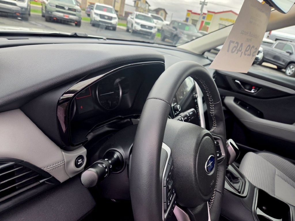 Used 2025 Subaru Outback Premium AWD/4WD image 17