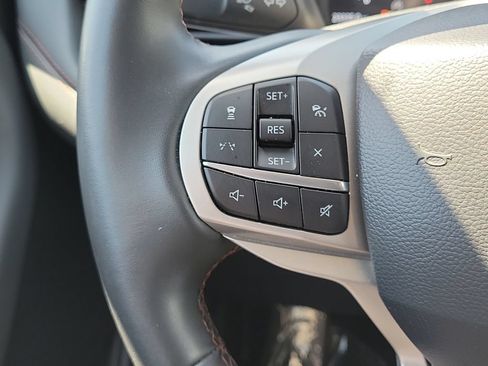 Used 2025 Ford Explorer Active RWD image 9