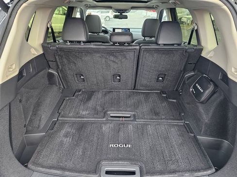 Used 2026 Nissan Rogue Platinum w/ Platinum Premium Package image 11