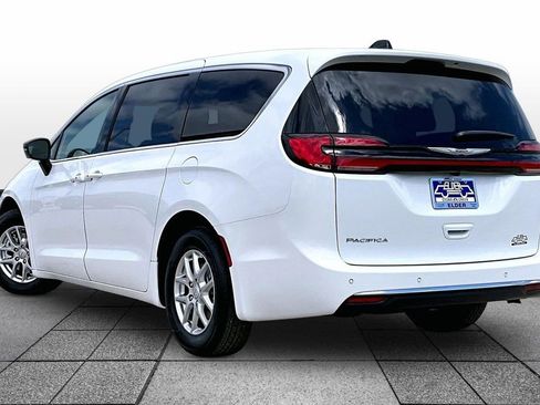 New 2026 Chrysler Pacifica Select FWD image 3