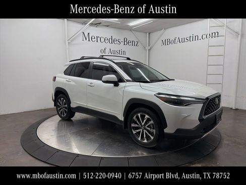 Used 2024 Toyota Corolla Cross XLE w/ Convenience Package image 1