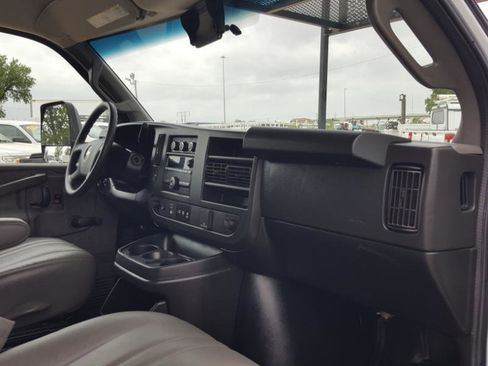 Used 2019 Chevrolet Express 3500 image 12
